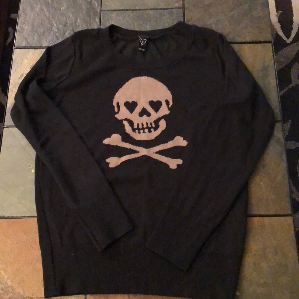 Skull sweater (Windsor!)
